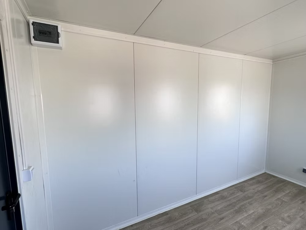 Conteneur Bureau 2,5 × 4 m – Pavillon de Sécurité Loge Gardien