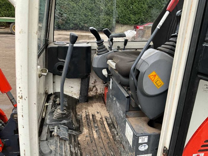 Mini-pelle Kubota KX41-3V – 1,63 t – Occasion 2005 – 3 Godets