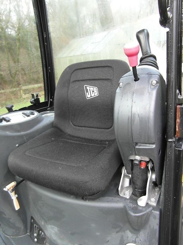 Mini-pelle JCB 8018 CTS occasion – 1,8t 4 godets inclus
