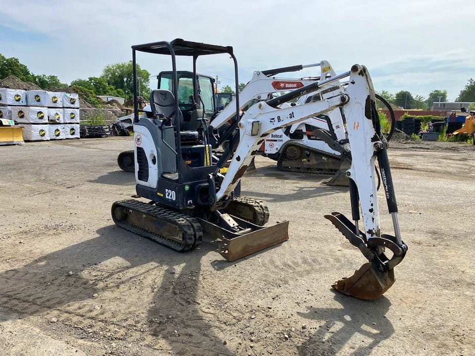 Bobcat E20 – Mini-pelle 2T Chenilles Rétractables – 2015 | Occasion