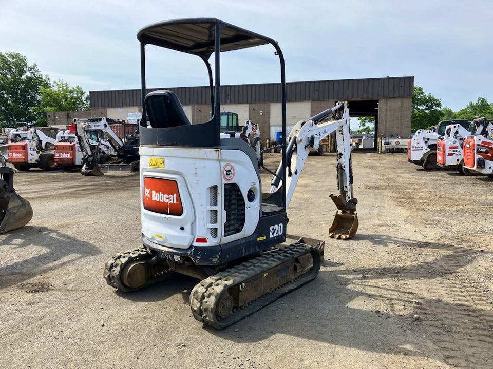 Bobcat E20 – Mini-pelle 2T Chenilles Rétractables – 2015 | Occasion