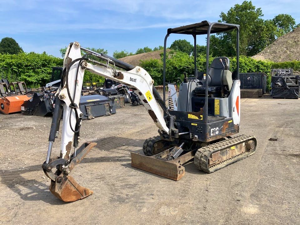 Bobcat E20 – Mini-pelle 2T Chenilles Rétractables – 2015 | Occasion