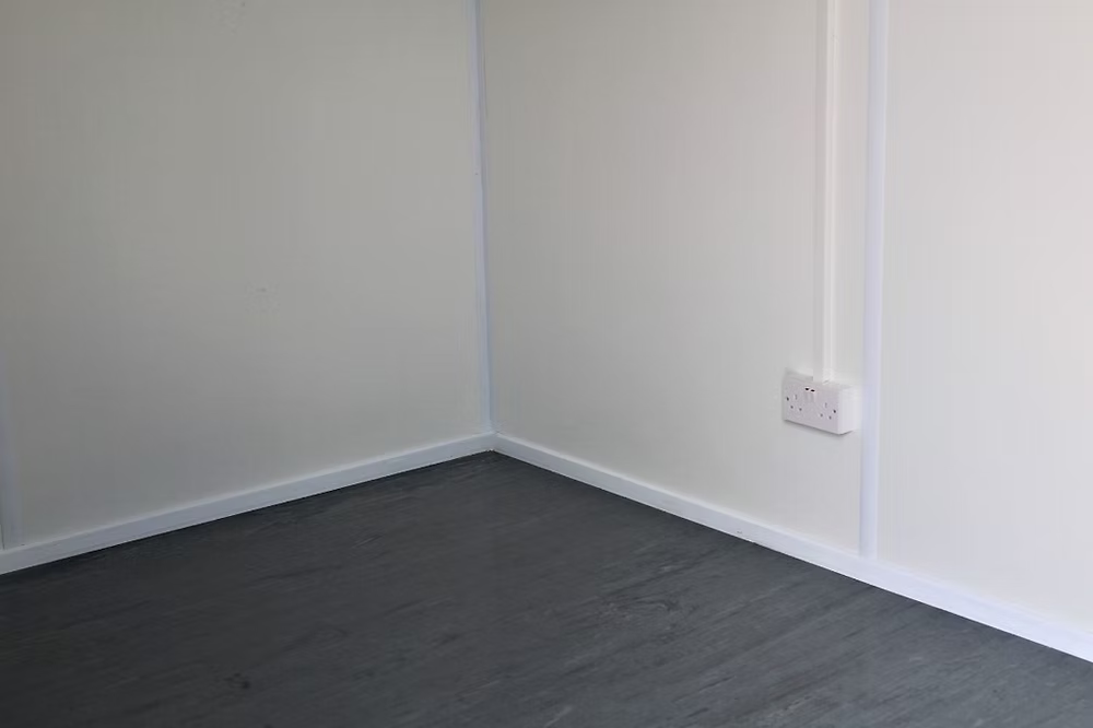 Conteneur Bureau 20 Pieds – Équipé et Sécurisé