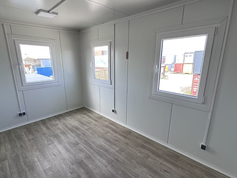 Conteneur Bureau 2,5 × 4 m – Pavillon de Sécurité Loge Gardien