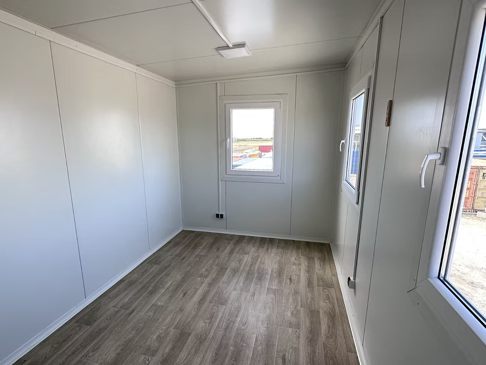 Conteneur Bureau 2,5 × 4 m – Pavillon de Sécurité Loge Gardien