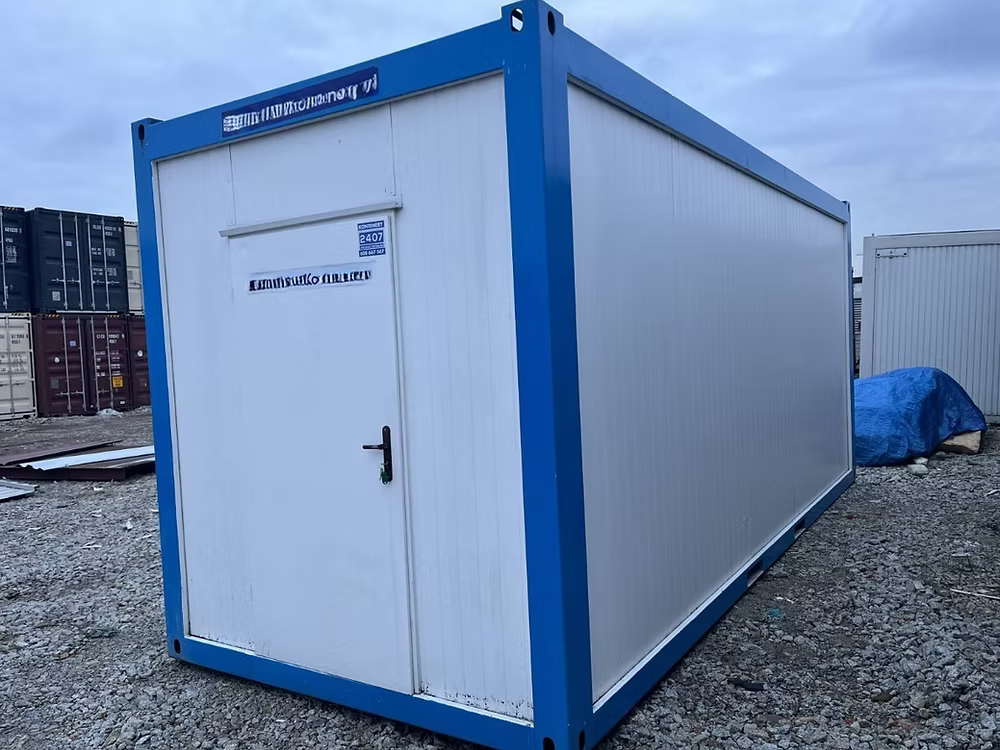 Conteneur Bureau 2,5 × 6 m – Chauffé avec Fenêtres