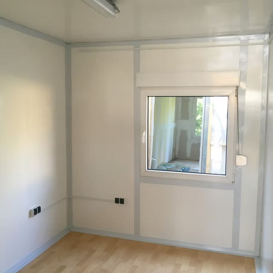 Conteneur Bureau 6 m – Sanitaires Complets (Douche, Lavabo, WC)