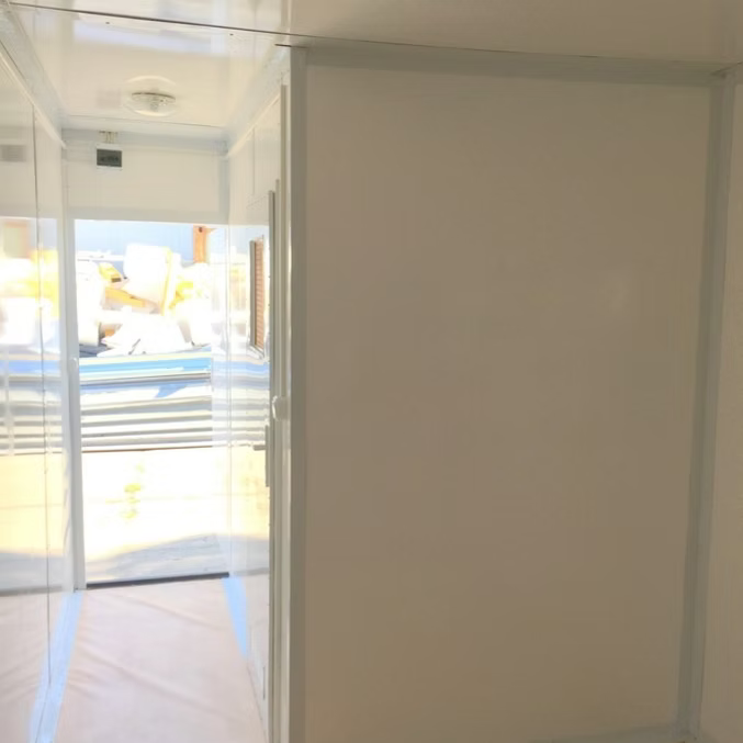 Conteneur Bureau 6 m – Sanitaires Complets (Douche, Lavabo, WC)