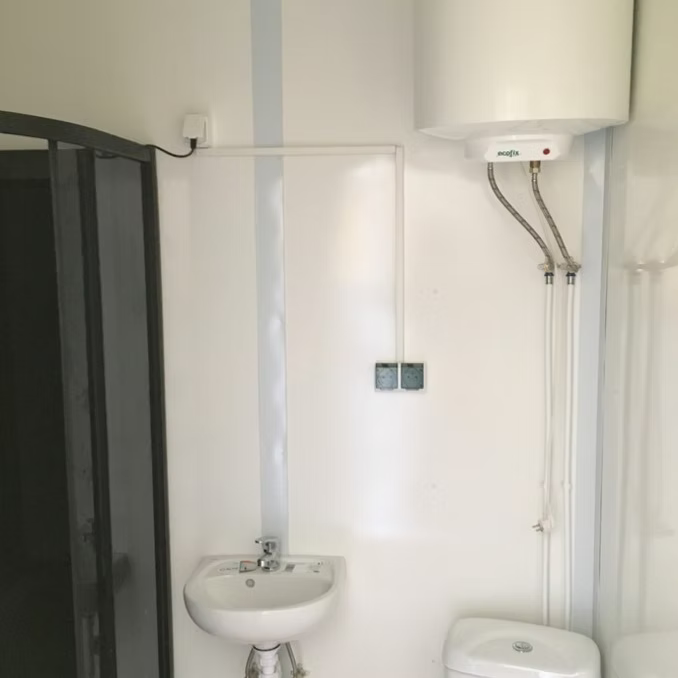 Conteneur Bureau 6 m – Sanitaires Complets (Douche, Lavabo, WC)