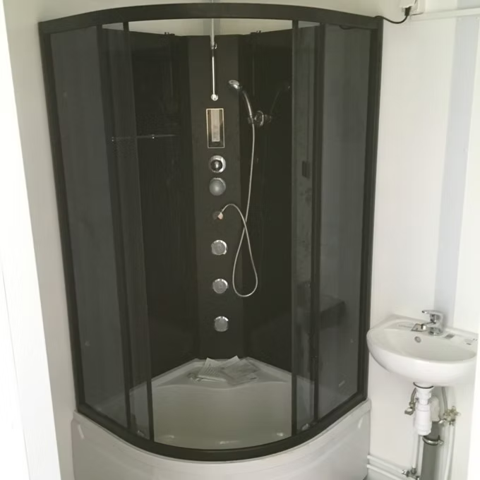 Conteneur Bureau 6 m – Sanitaires Complets (Douche, Lavabo, WC)