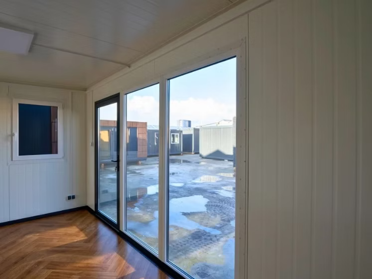 Conteneur Bureau 6 × 3 m – Modèle Berlin – Aménagé