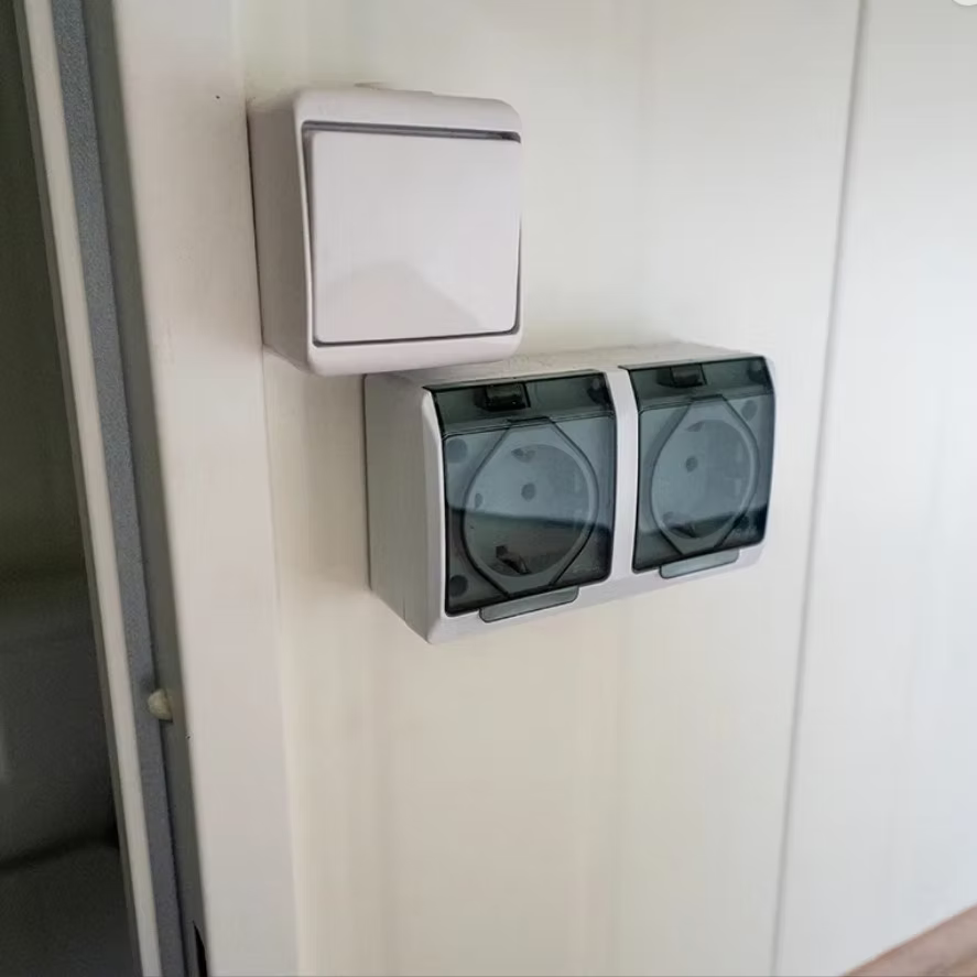 Conteneur isolé 6 × 3 m – Modèle Milan avec cuisine et toilettes
