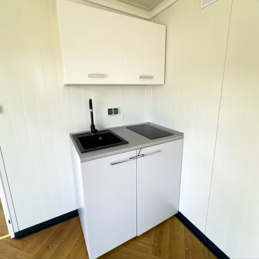 Conteneur isolé 6 × 3 m – Modèle Milan avec cuisine et toilettes