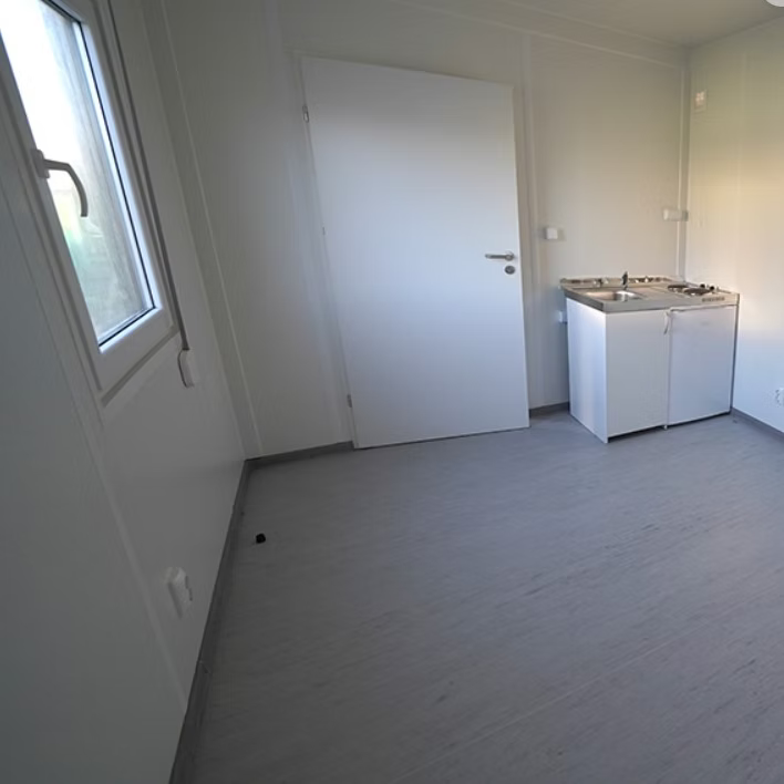 Conteneur isolé 6 × 3 m avec coin sanitaire et cuisine