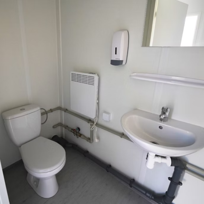 Conteneur isolé 6 × 3 m avec coin sanitaire et cuisine