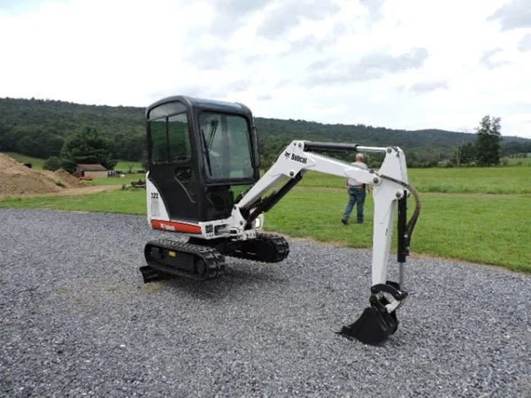 Mini-pelle Bobcat 322G occasion 2005 – 1,6t 1696h 3 godets