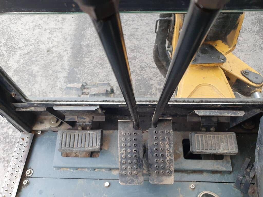 Mini-pelle Caterpillar 302.5 occasion 2002 – 2,8t terrassement