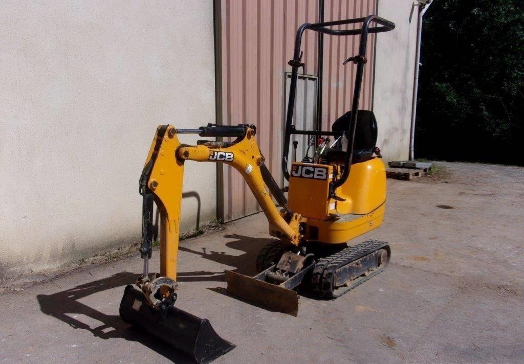 Mini-pelle JCB 8008 CTS occasion 2017 – 900kg 3 godets inclus