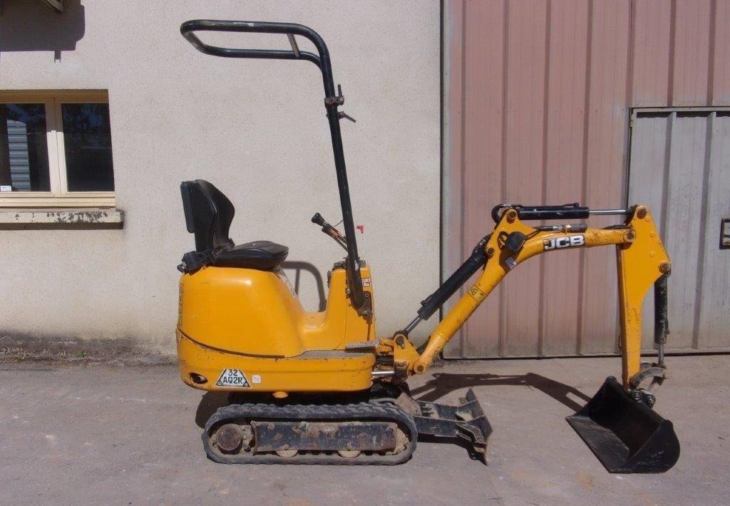 Mini-pelle JCB 8008 CTS occasion 2017 – 900kg 3 godets inclus