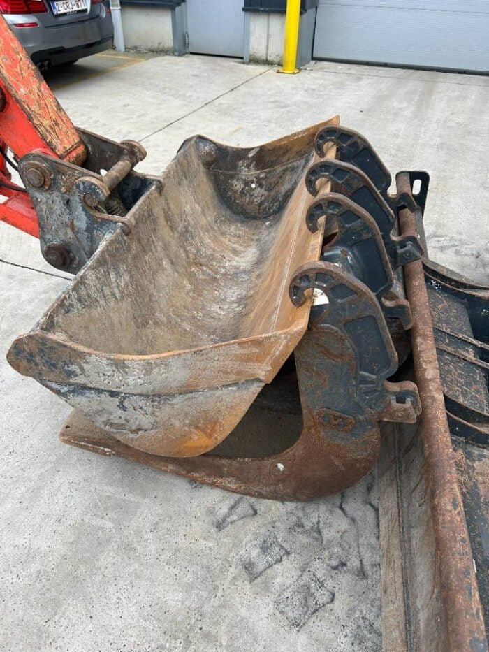 Mini-pelle Kubota KX080 – 8,4 t – Occasion 2021 – Cabine clim – 4 Godets