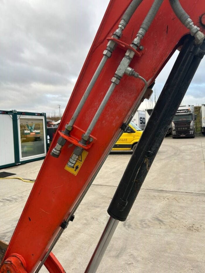 Mini-pelle Kubota KX080 – 8,4 t – Occasion 2021 – Cabine clim – 4 Godets