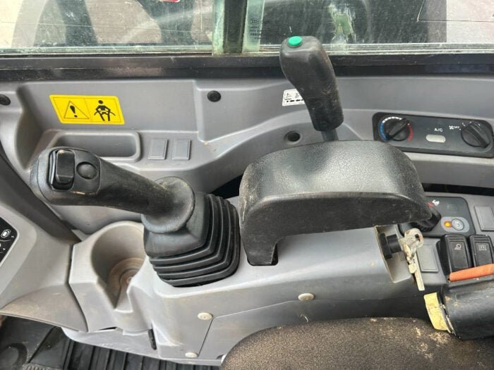 Mini-pelle Kubota KX080 – 8,4 t – Occasion 2021 – Cabine clim – 4 Godets