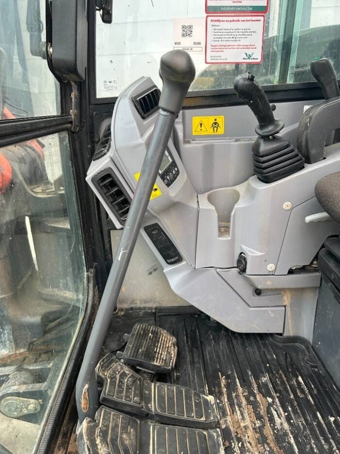 Mini-pelle Kubota KX080 – 8,4 t – Occasion 2021 – Cabine clim – 4 Godets