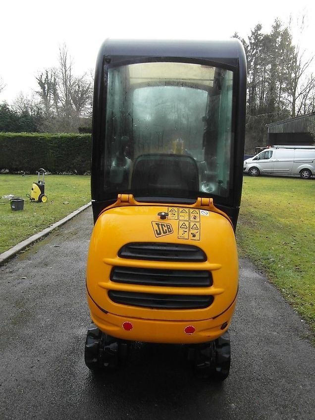Mini-pelle JCB 8018 CTS occasion – 1,8t 4 godets inclus