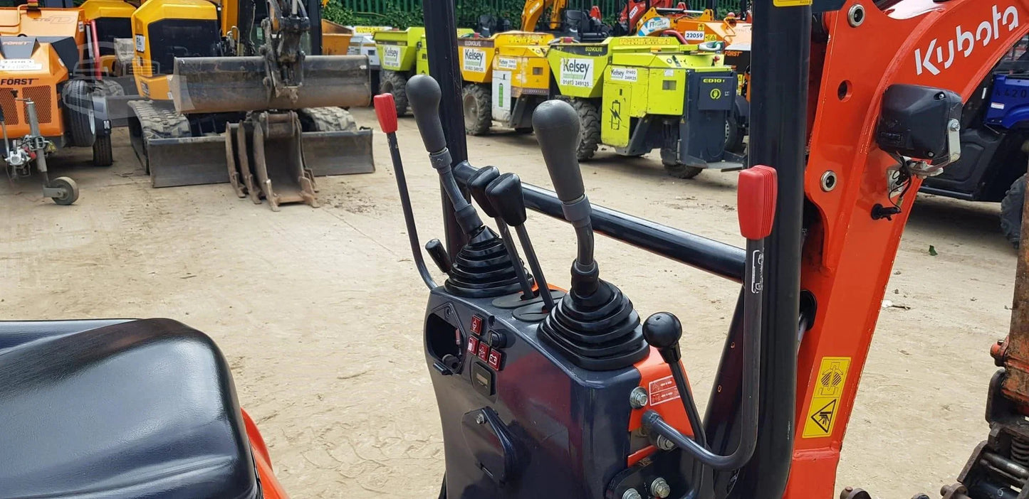 Mini-pelle Kubota K008-3 – 0,98 t – avec 3 godets