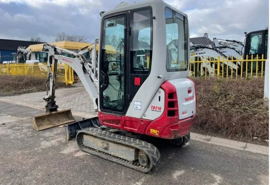 Mini-pelle Takeuchi TB216 occasion 2015 – 1,8t 2530h 3 godets