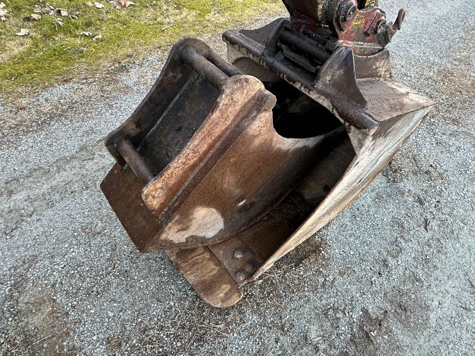 Mini-pelle Takeuchi TB257 occasion – 2,5t cabine terrassement
