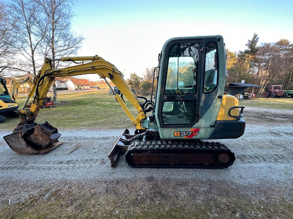 Mini-pelle Takeuchi TB257 occasion – 2,5t cabine terrassement