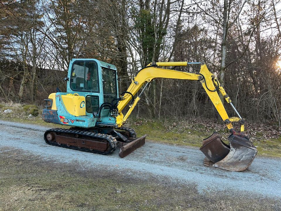 Mini-pelle Takeuchi TB257 occasion – 2,5t cabine terrassement