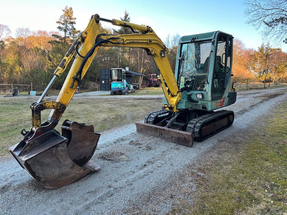 Mini-pelle Takeuchi TB257 occasion – 2,5t cabine terrassement